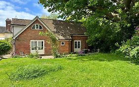 Peaceful Cottage With Private Garden